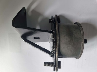 rear mount MX5 bracket braced plus MGB rubber.jpg